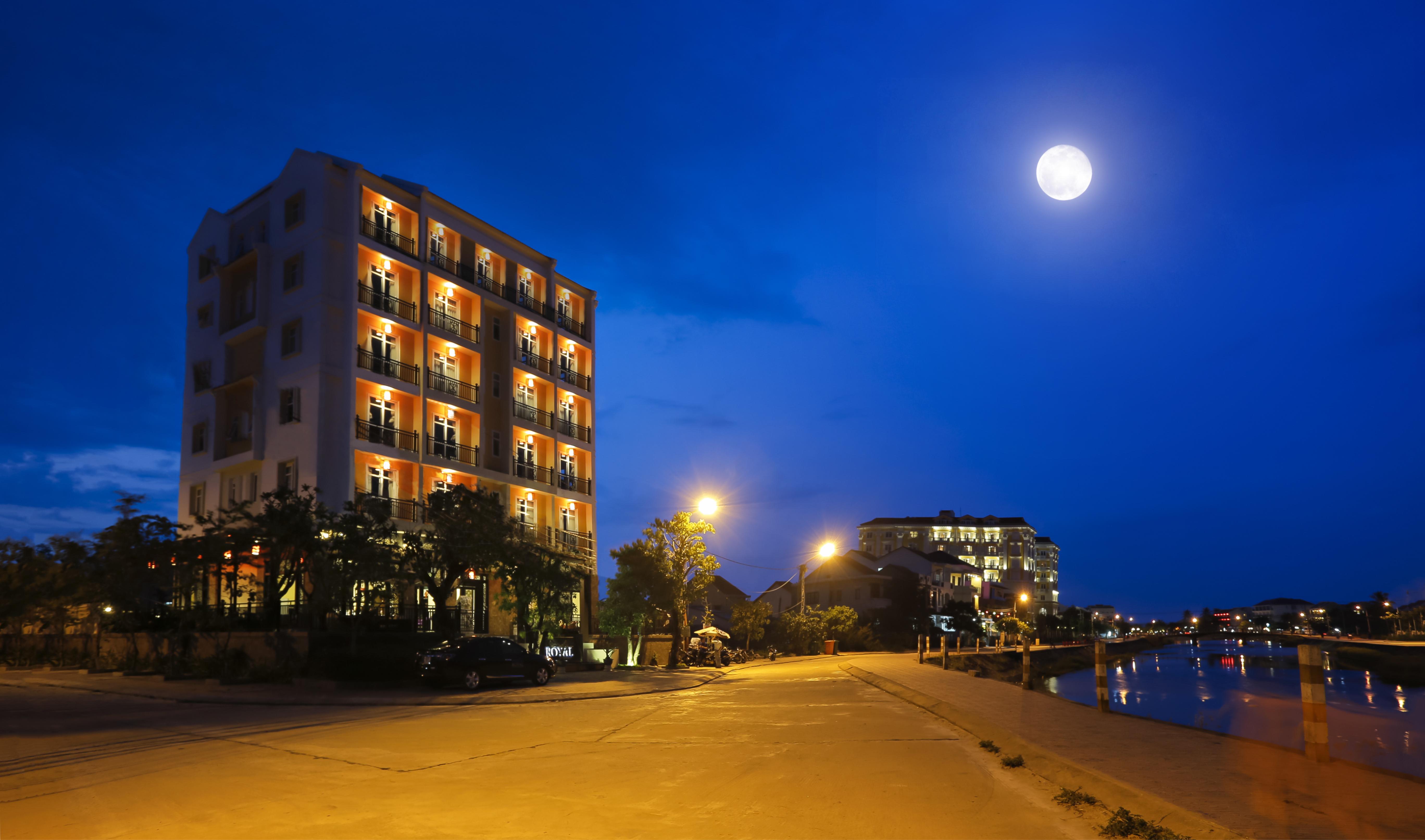 Royal Riverside Hoi An Hotel & Spa Екстер'єр фото