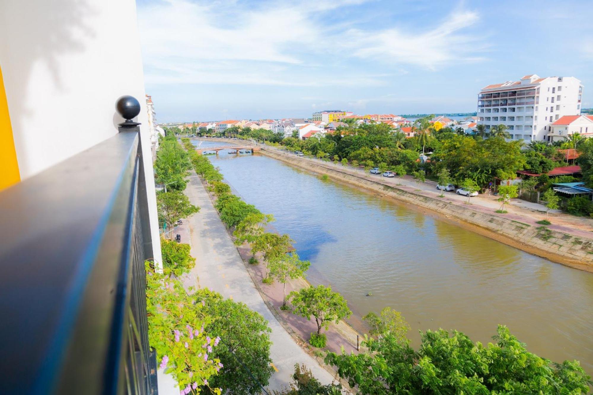 Royal Riverside Hoi An Hotel & Spa Екстер'єр фото