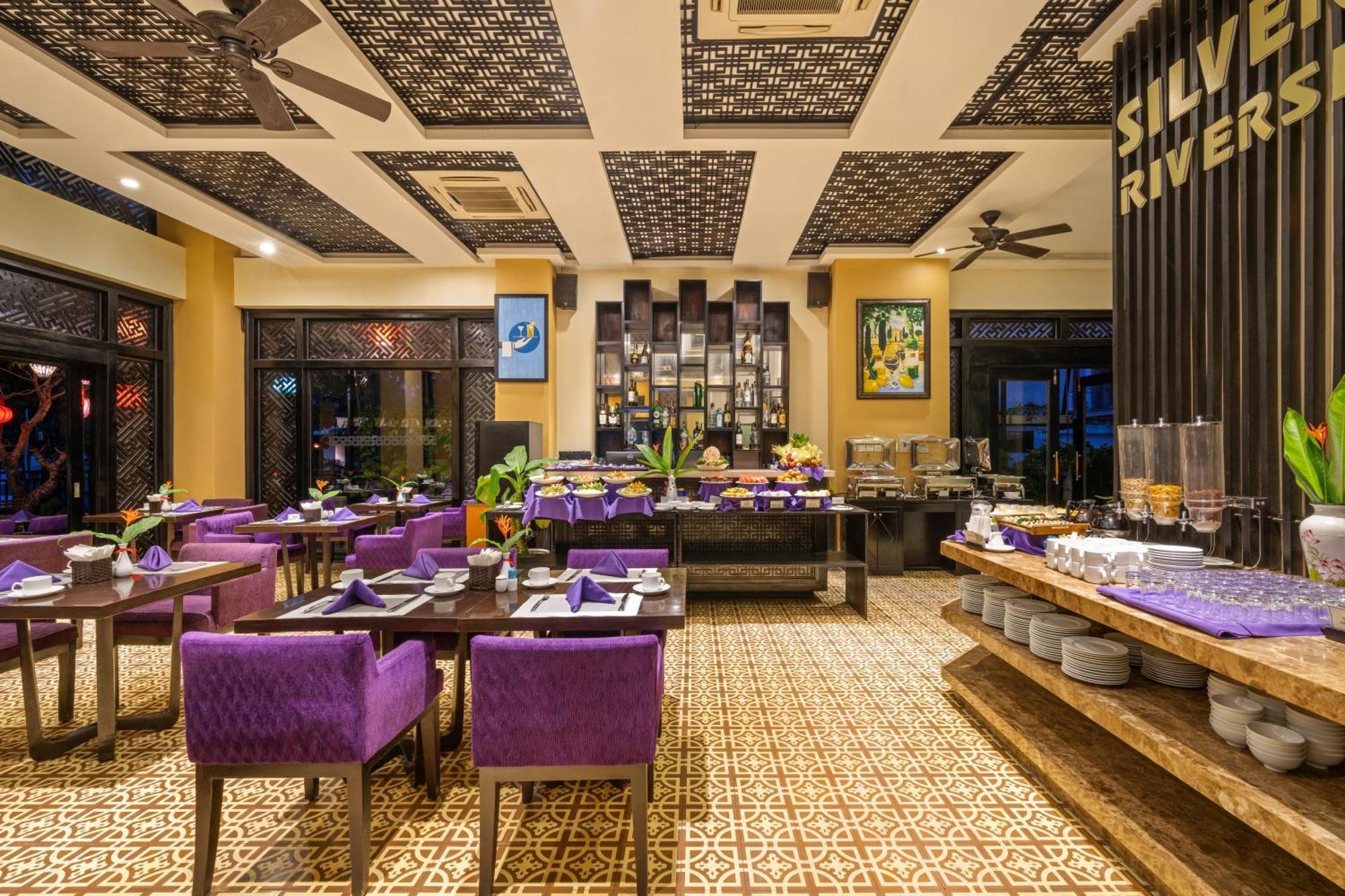 Royal Riverside Hoi An Hotel & Spa Екстер'єр фото