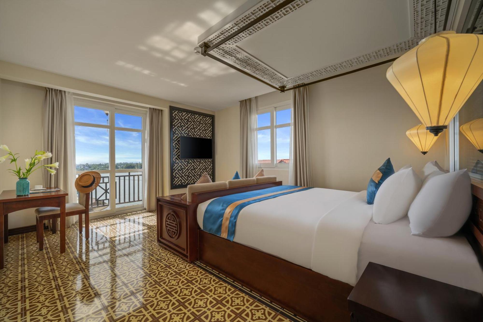 Royal Riverside Hoi An Hotel & Spa Екстер'єр фото