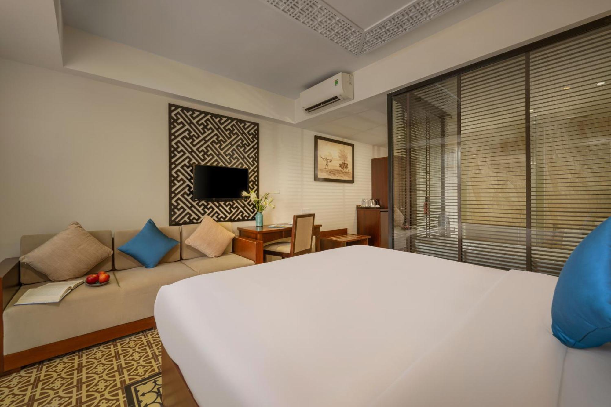 Royal Riverside Hoi An Hotel & Spa Екстер'єр фото