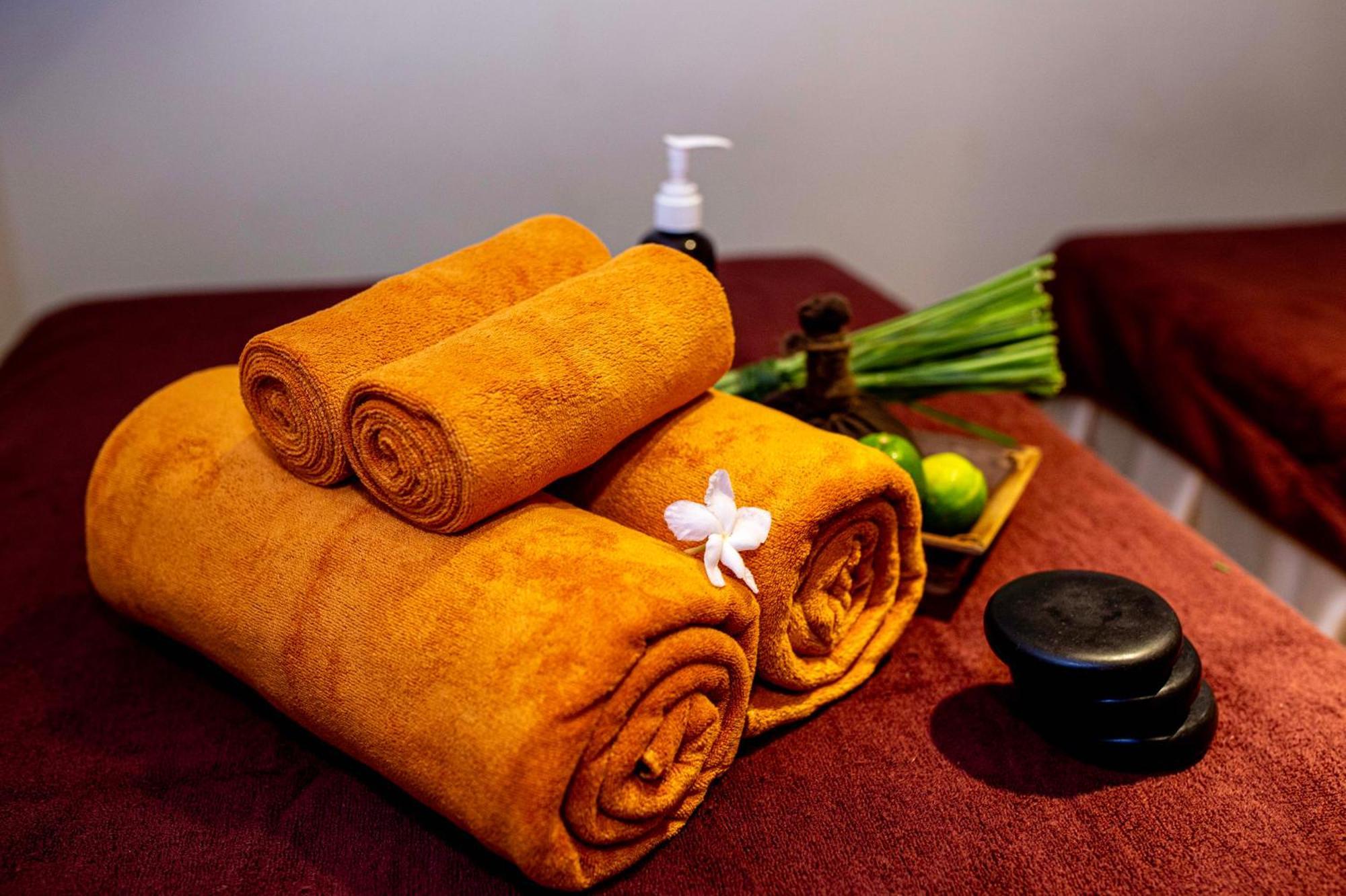 Royal Riverside Hoi An Hotel & Spa Екстер'єр фото