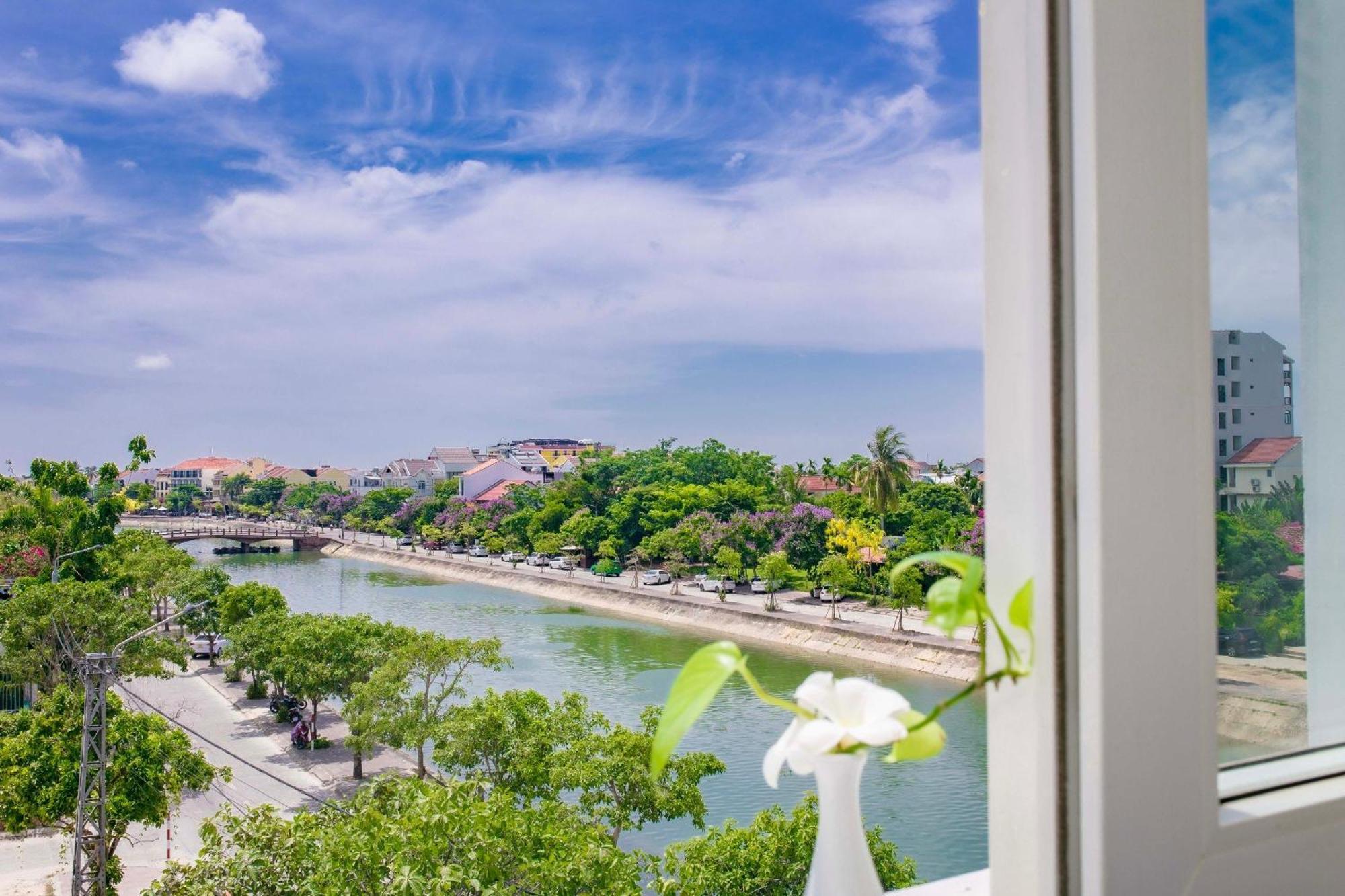 Royal Riverside Hoi An Hotel & Spa Екстер'єр фото
