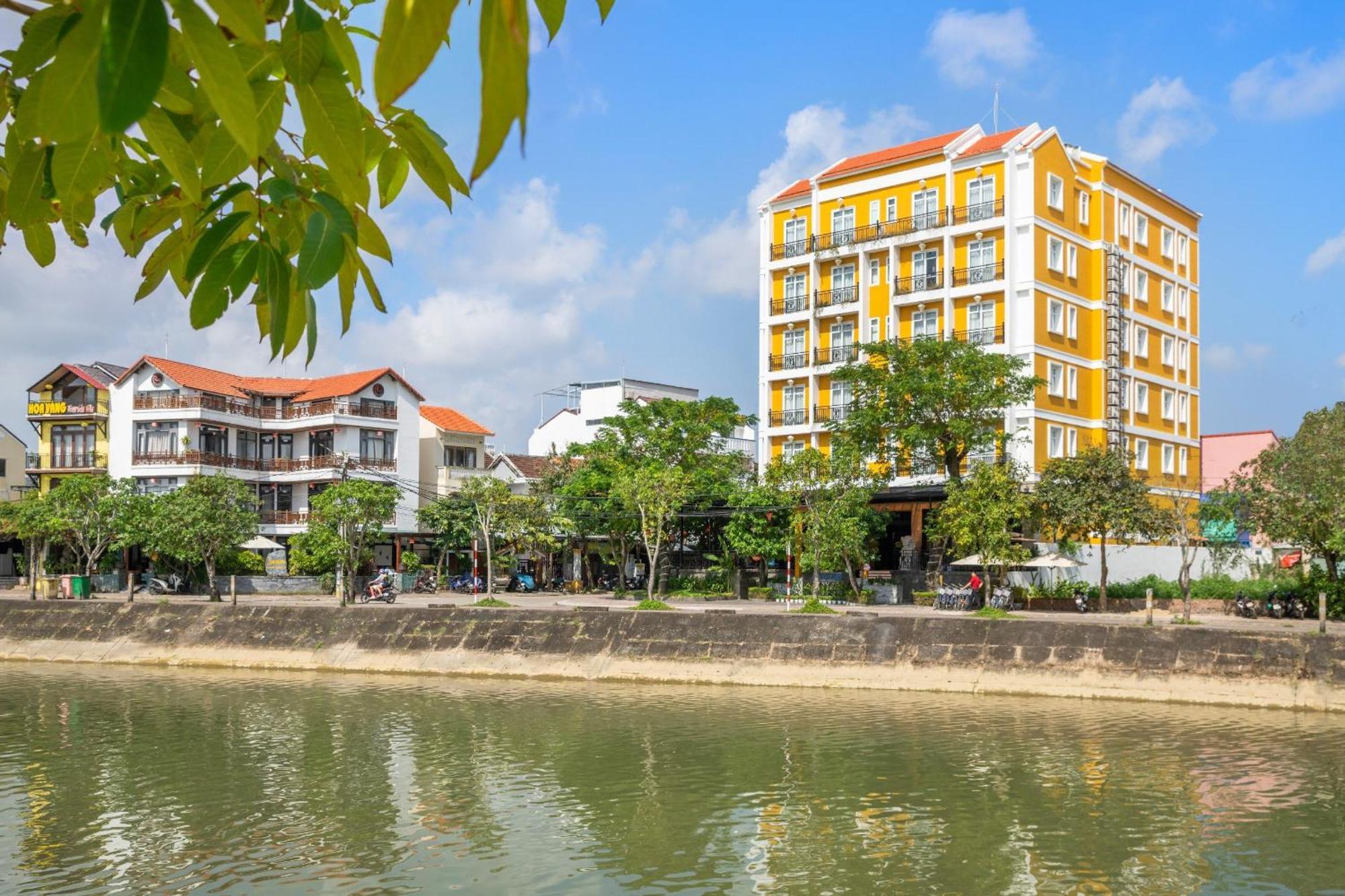 Royal Riverside Hoi An Hotel & Spa Екстер'єр фото